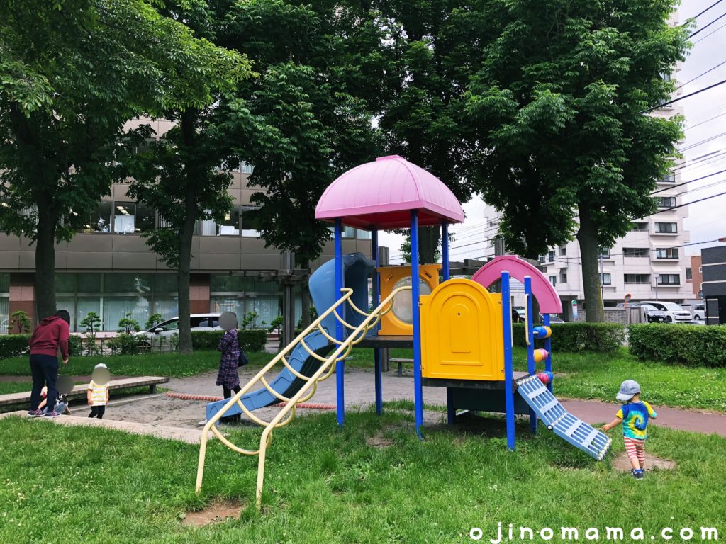 札幌若葉公園幼児用コンビ遊具1-min