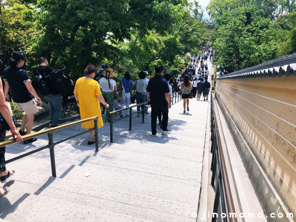 子連れ京都観光金閣寺階段