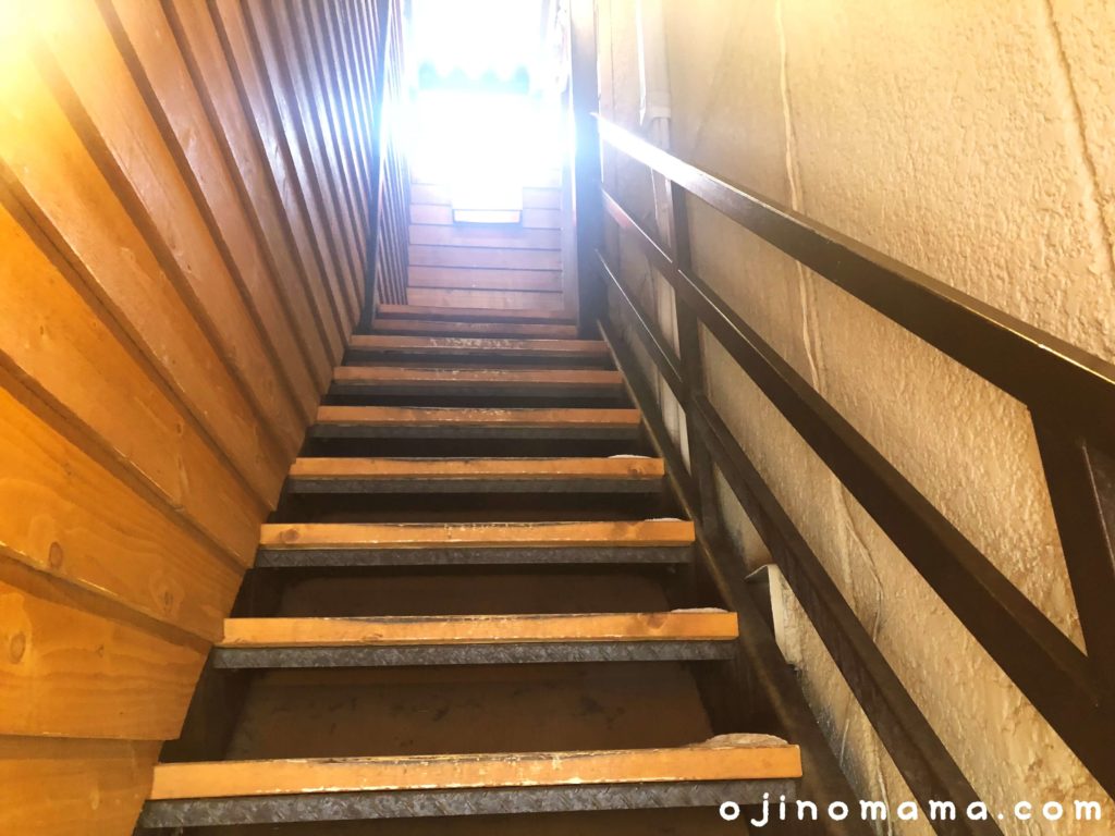 札幌ふわもち邸カフェへの階段